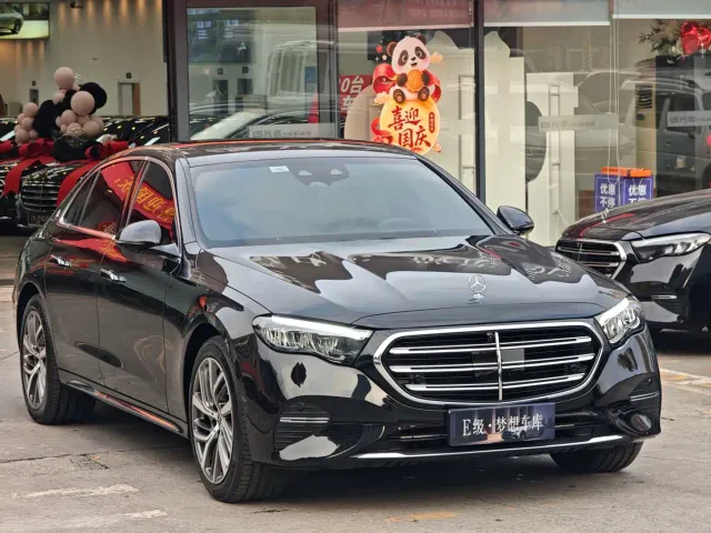 Mercedes-Benz E-Class — Фото автомобиля 3