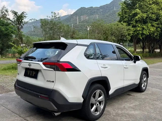 Toyota RAV4 — Фото автомобиля 16
