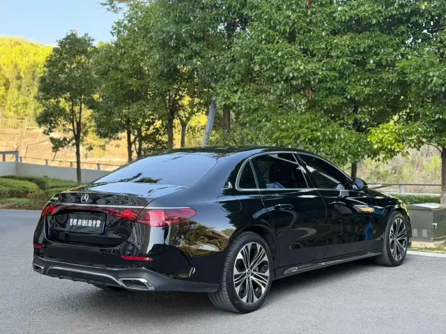 Mercedes-Benz E-Class — Фото автомобиля 7
