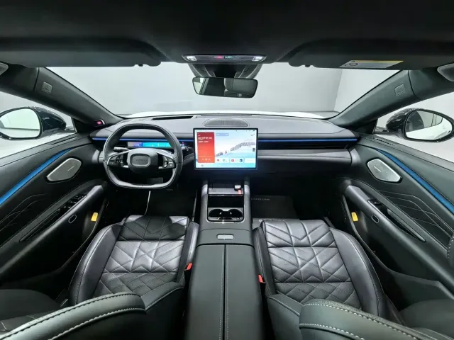 Lynk & Co 10 EM-P — Фото автомобиля 3