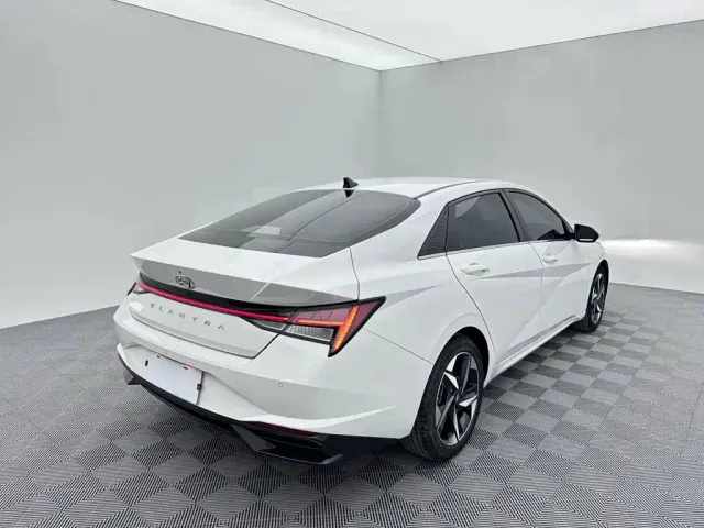 Hyundai Elantra — Фото автомобиля 6