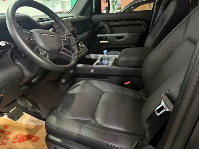 Land Rover Defender — Фото автомобиля 3