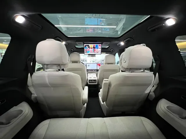 Li Auto L8 — Фото автомобиля 11