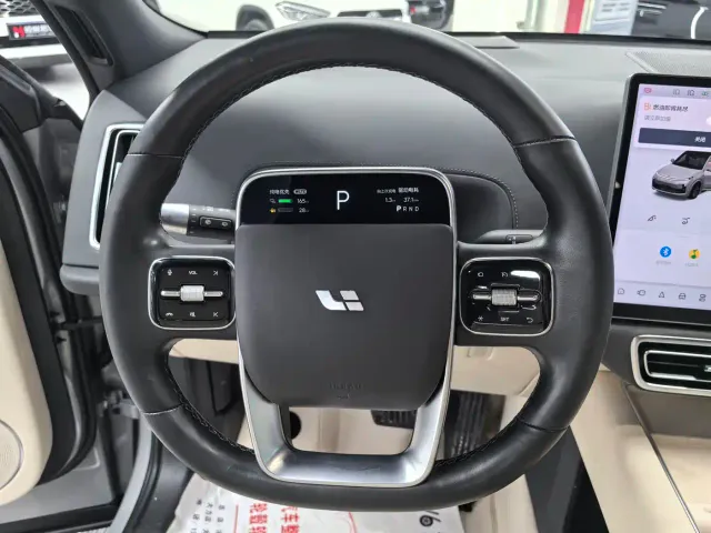 Li Auto L8 — Фото автомобиля 16
