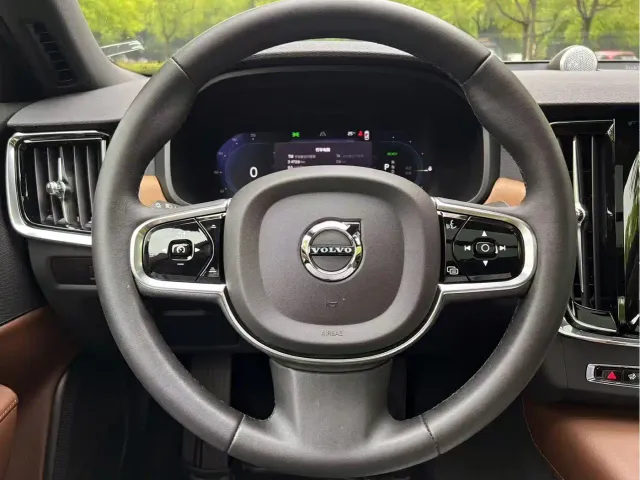 Volvo S90 — Фото автомобиля 13