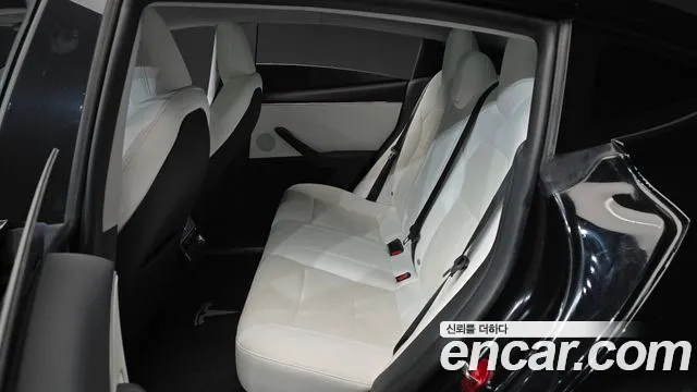 Tesla Model 3 — Фото автомобиля 12