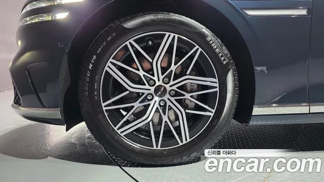 Genesis G90 Бензин 3.5 турбо AWD — Фото автомобиля 5