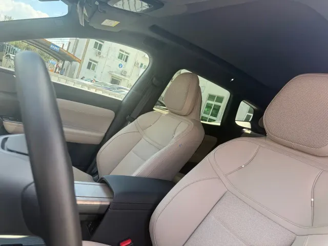 Volvo XC70 Plug-in Hybrid — Фото автомобиля 16