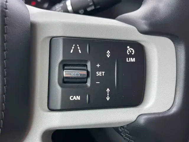 Land Rover Defender — Фото автомобиля 10