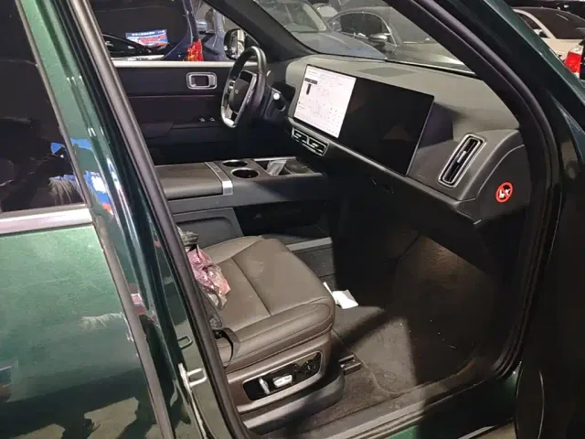 Li Auto L9 — Фото автомобиля 24