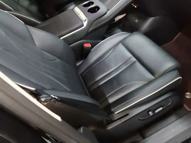 Xpeng X9 — Фото автомобиля 24