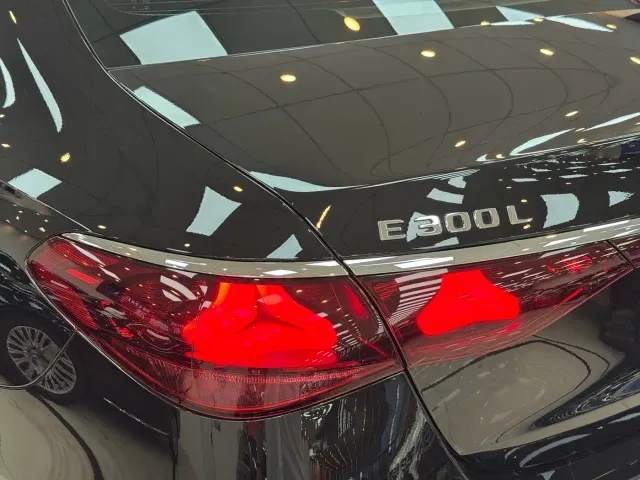 Mercedes-Benz E-Class — Фото автомобиля 18