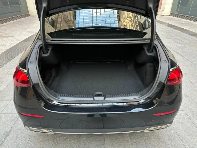 Mercedes-Benz E-Class — Фото автомобиля 10