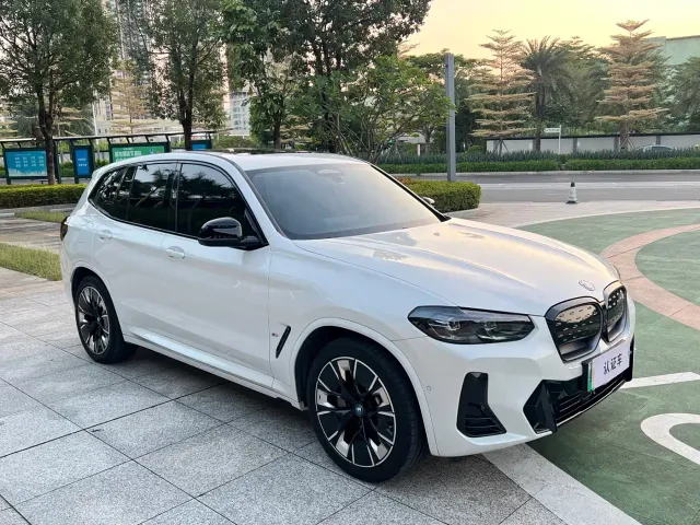 BMW iX3 — Фото автомобиля 3