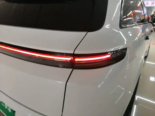 Li Auto L7 — Фото автомобиля 7