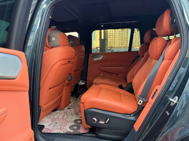 Lynk & Co 900 — Фото автомобиля 8