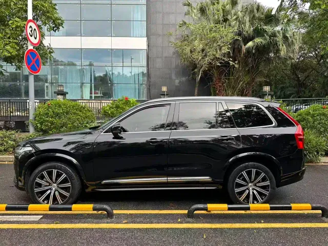 Volvo XC90 — Фото автомобиля 10