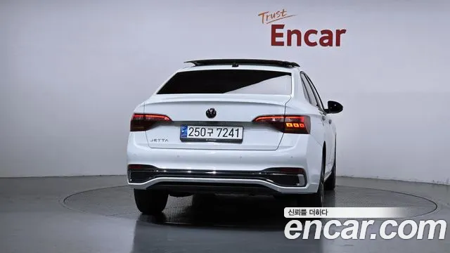 Volkswagen Jetta — Фото автомобиля 4