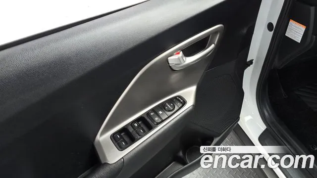 Kia Niro — Фото автомобиля 18