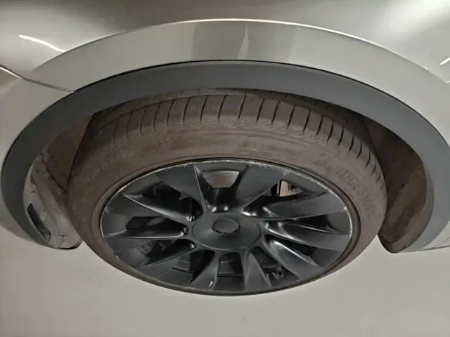 Tesla Model Y — Фото автомобиля 22