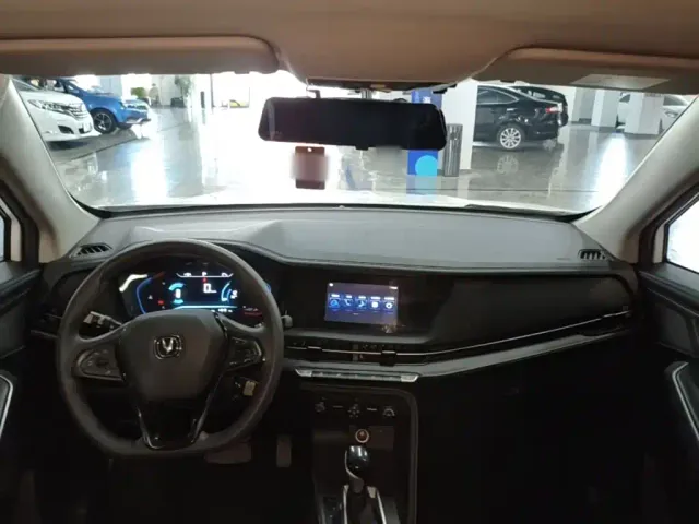 Changan CS15 — Фото автомобиля 9