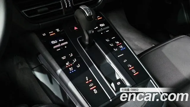 Porsche Macan — Фото автомобиля 12