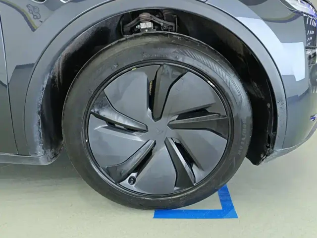 Tesla Model Y — Фото автомобиля 6