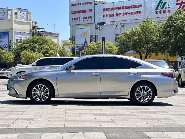 Lexus ES — Фото автомобиля 6