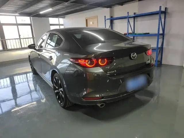 Mazda Axela — Фото автомобиля 4