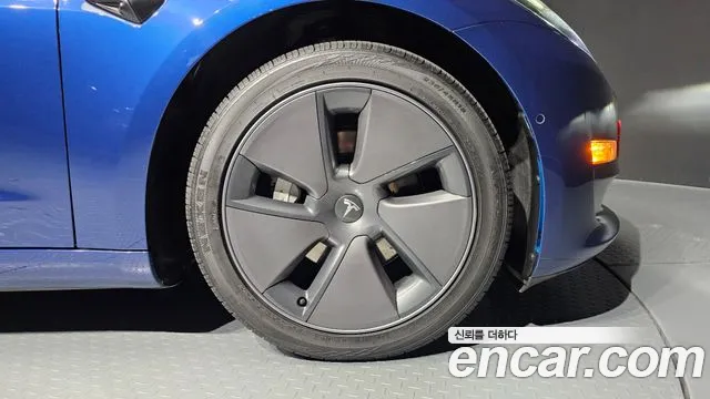 Tesla Model 3 — Фото автомобиля 6