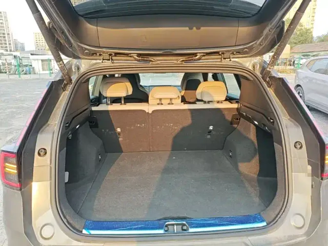 Volvo XC70 Plug-in Hybrid — Фото автомобиля 18