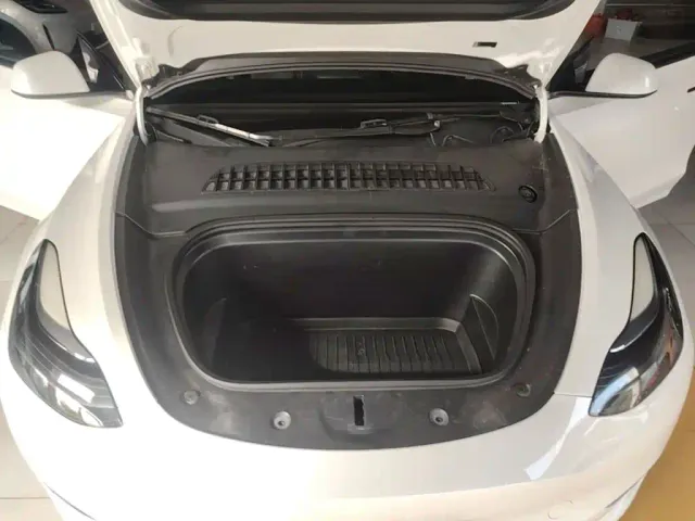 Tesla Model Y — Фото автомобиля 19