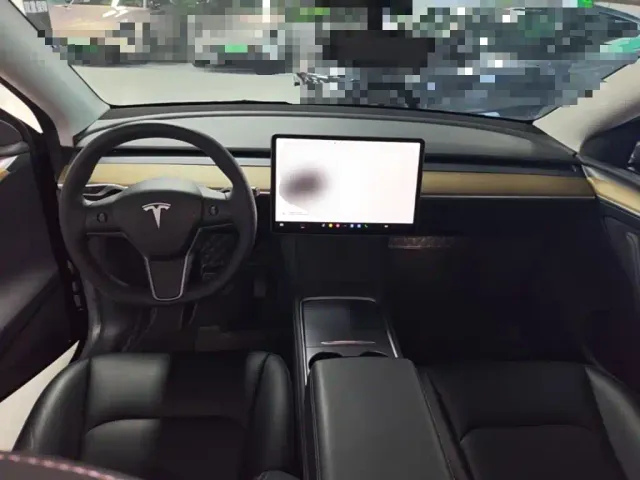 Tesla Model Y — Фото автомобиля 9