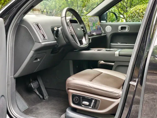 Li Auto L8 — Фото автомобиля 7