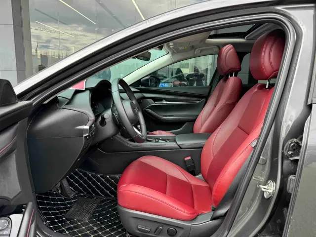 Mazda Axela — Фото автомобиля 4