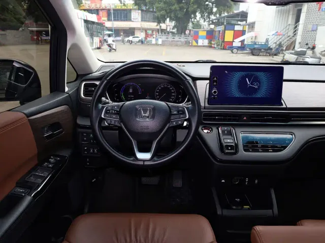 Honda Odyssey 2022 2.0L e:HEV Sharp Supreme Edition — Фото автомобиля 16