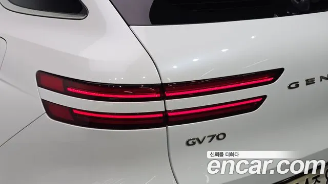 Genesis GV70 — Фото автомобиля 8
