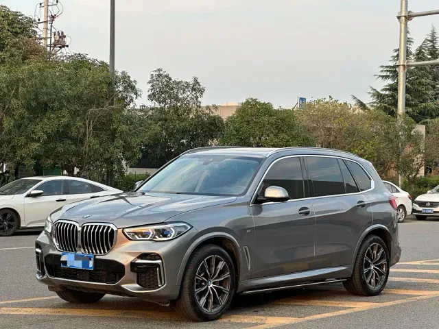 Фотография автомобиля — BMW X5