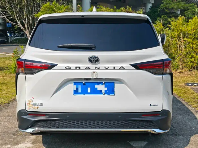 Toyota Granvia — Фото автомобиля 4
