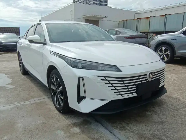 Changan Eado — Фото автомобиля 3