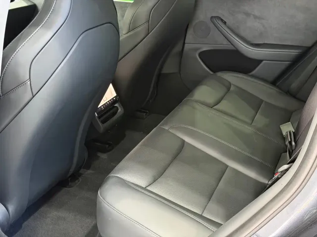Tesla Model 3 — Фото автомобиля 13