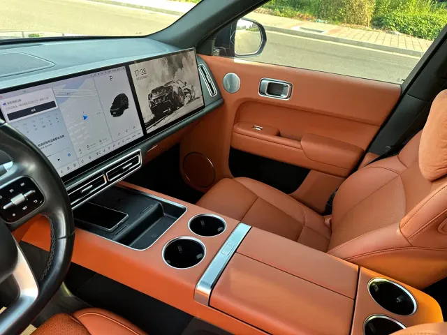 Li Auto L8 — Фото автомобиля 14