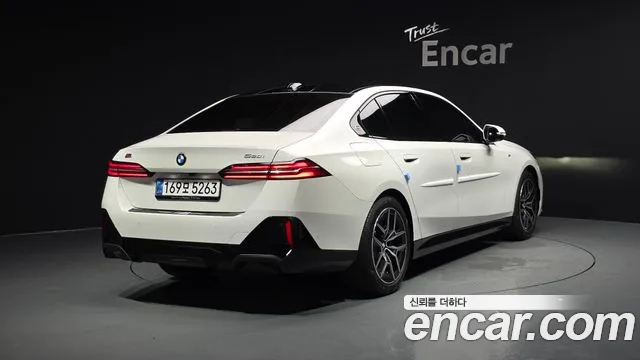 BMW 5-Series — Фото автомобиля 2