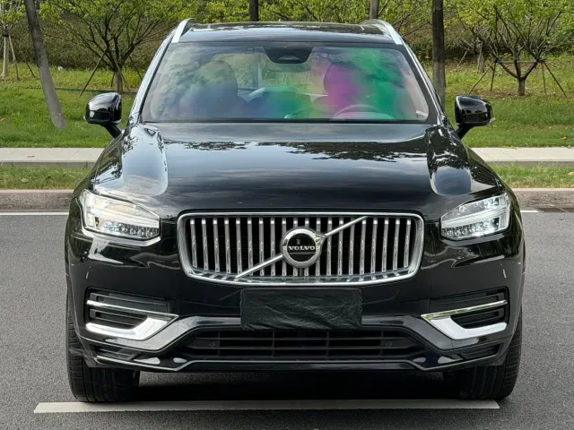 Volvo XC90 — Фото автомобиля 2