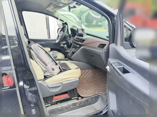 JAC Refine JAC Refine M3 2022 PLUS 1.5T 7-Seater Standard — Фото автомобиля 10