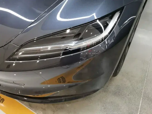 Tesla Model 3 — Фото автомобиля 23