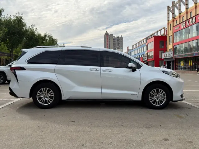 Toyota Sienna — Фото автомобиля 15