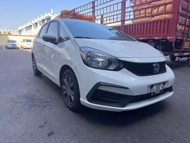 Honda Fit — Фото автомобиля 3