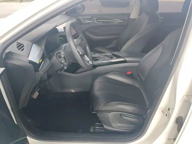 Roewe i5 — Фото автомобиля 14