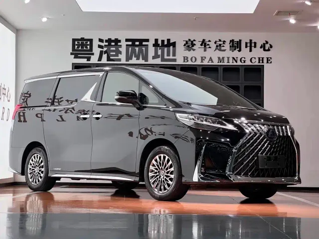 Lexus LM — Фото автомобиля 8